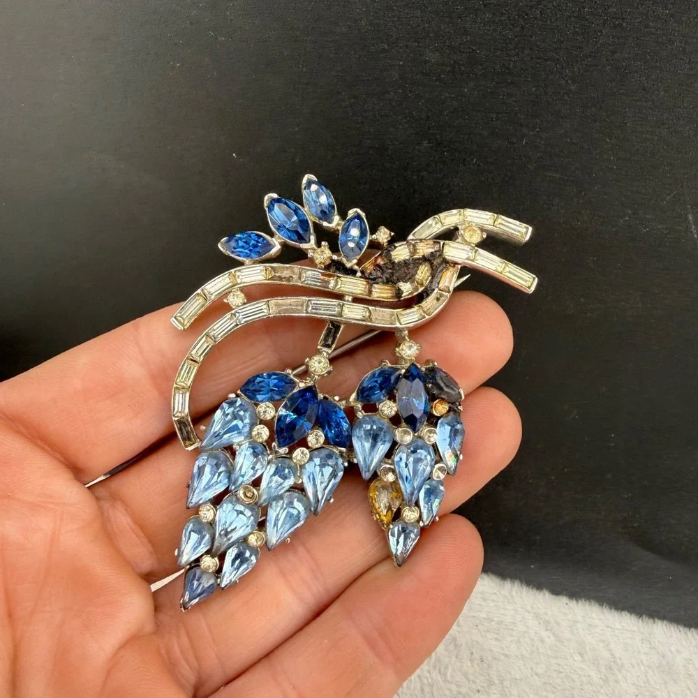 Vintage Trifari Rhinestone Brooch Silver Tone Blue Sparkle READ
